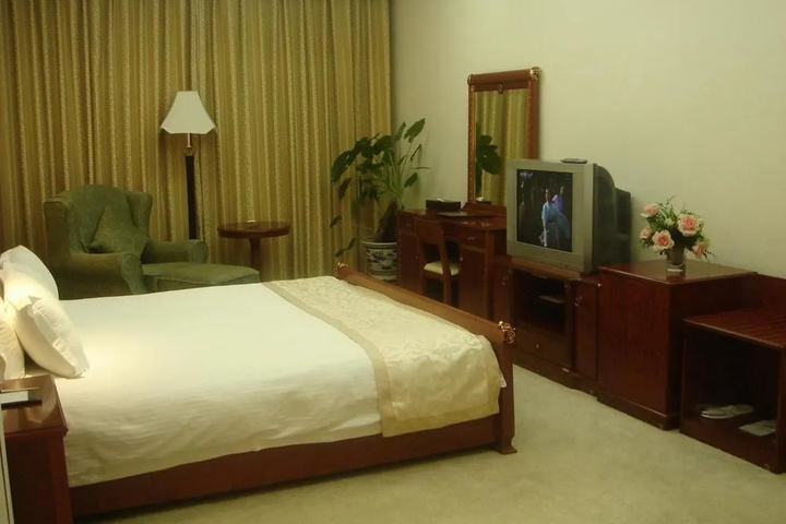 Room 12 of 12