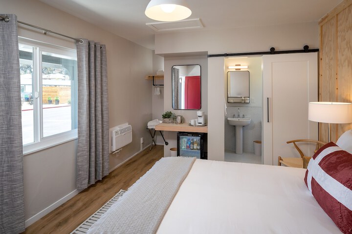 Room 10 of 24