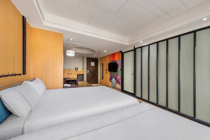 Room 62 of 103