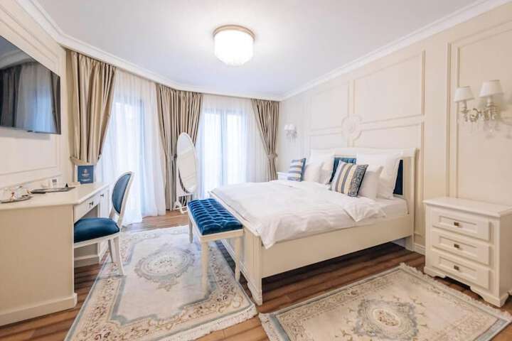 Room 4 of 27