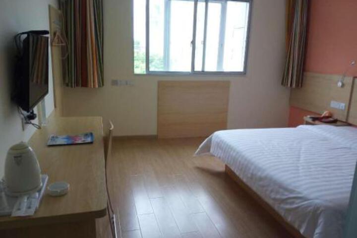 Room 5 of 6