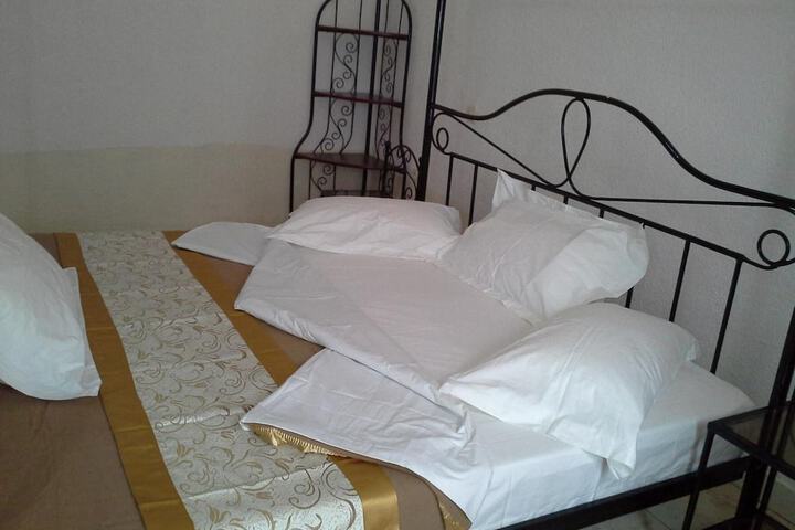 Room 16 of 40