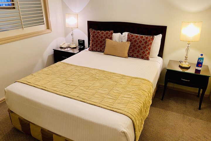 Room 18 of 105