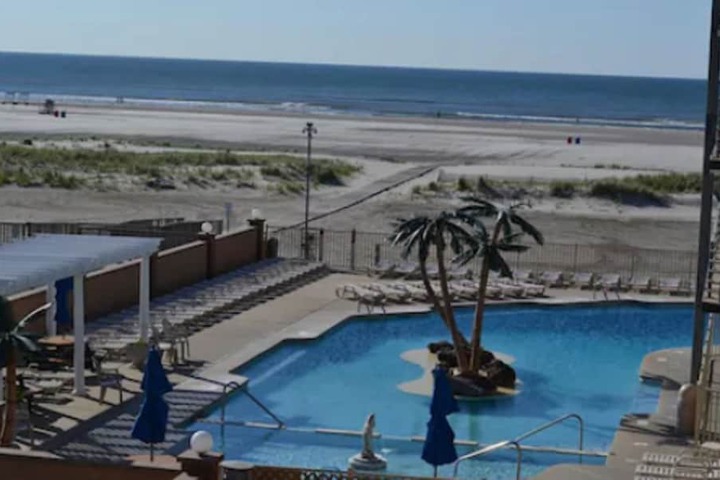 Royal Hawaiian Motel in Wildwood Crest, NJ
