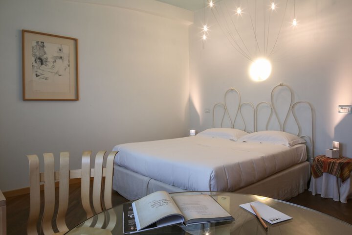 Room 12 of 150