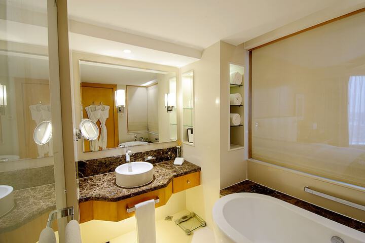 Room 41 of 64