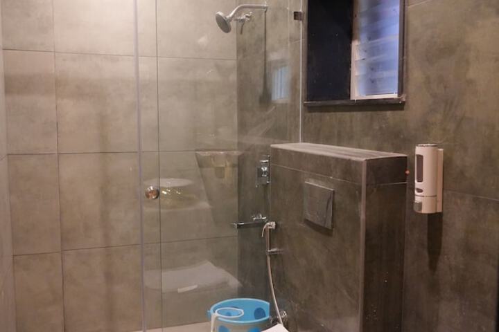 Room 15 of 28