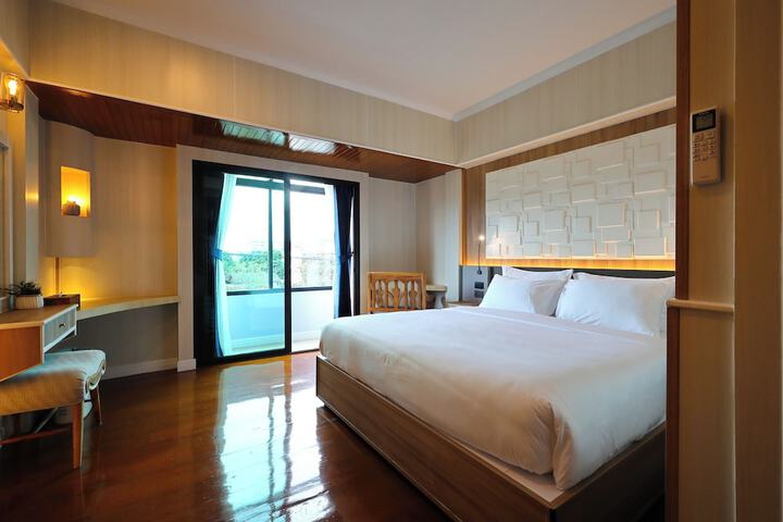 Room 47 of 86