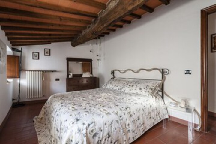 Room 9 of 27