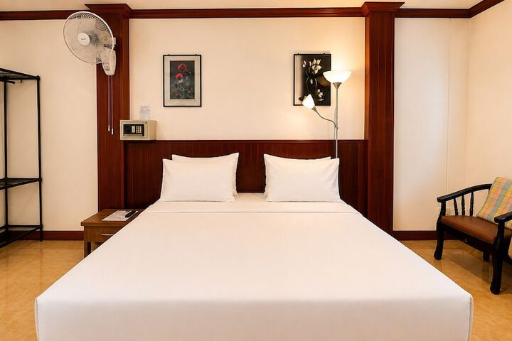 Room 136 of 208