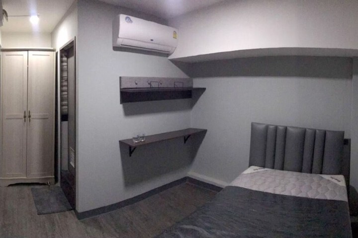 Room 4 of 38