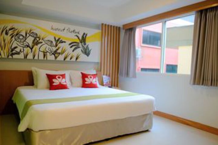 Room 8 of 26
