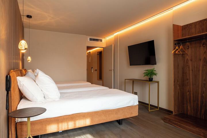Room 28 of 115