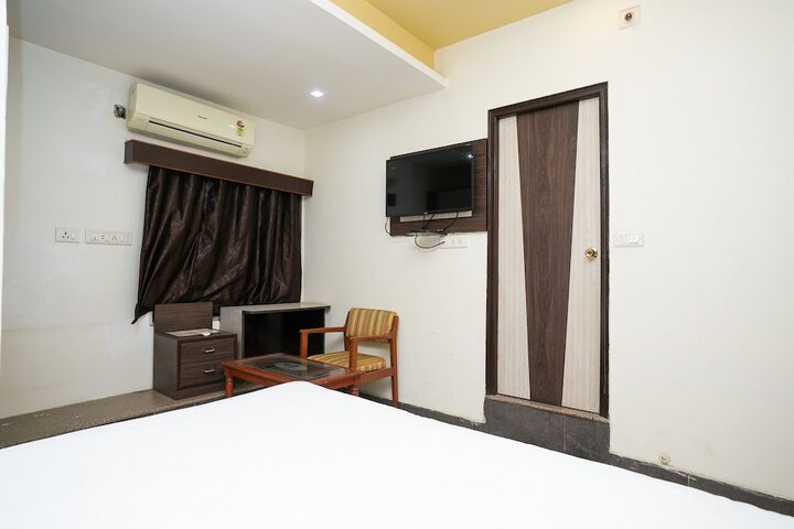 Room 8 of 33