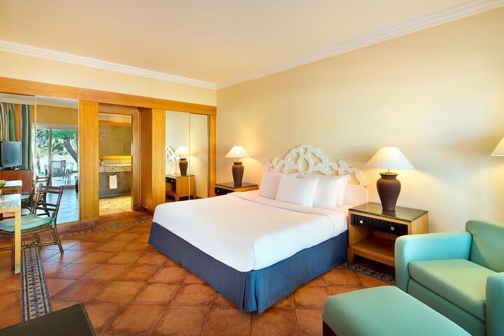 Hotel Suite Photo