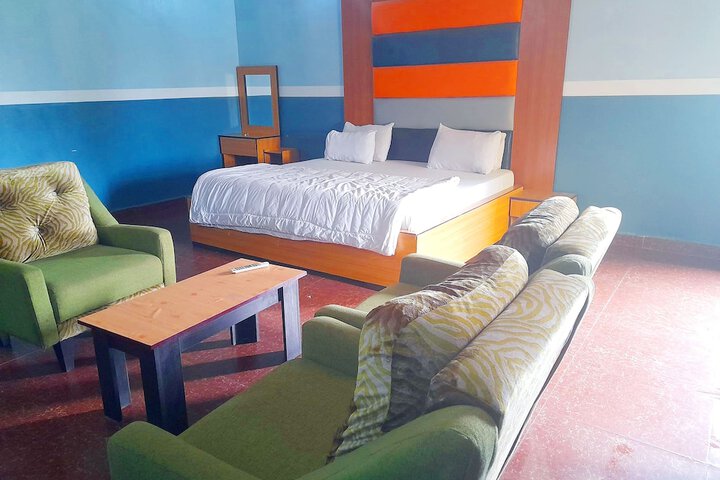 Room 9 of 16