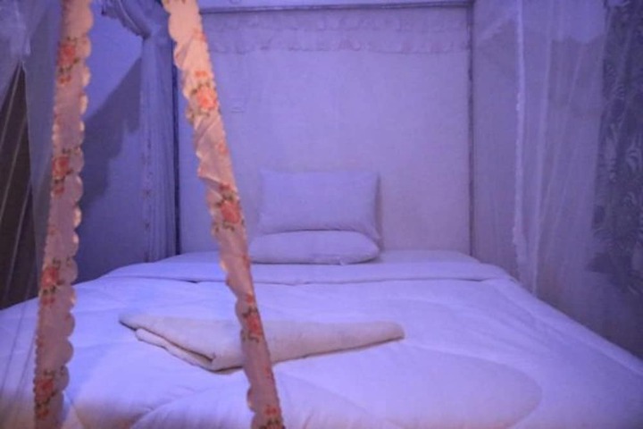 Room 6 of 14