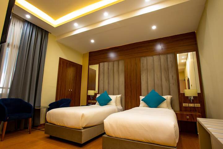 Room 7 of 18