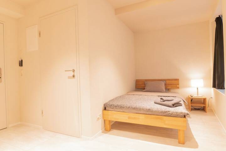 Room 6 of 33