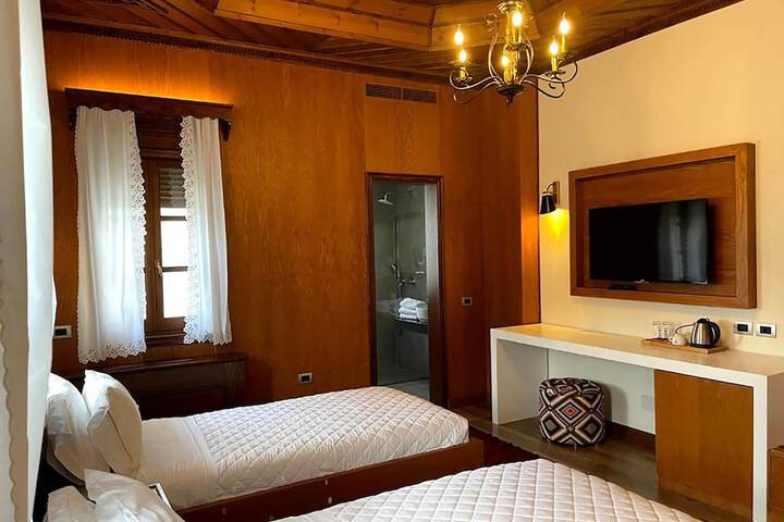 Room 2 of 97