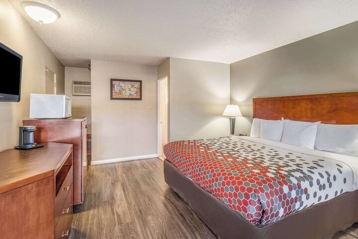 Room 4 of 27