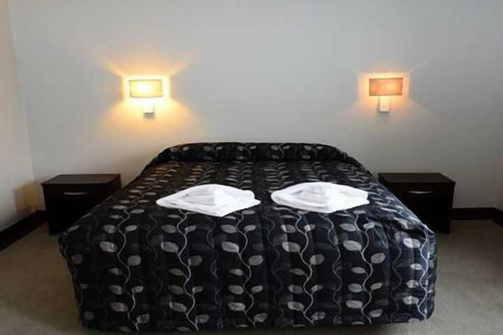 Room 9 of 18