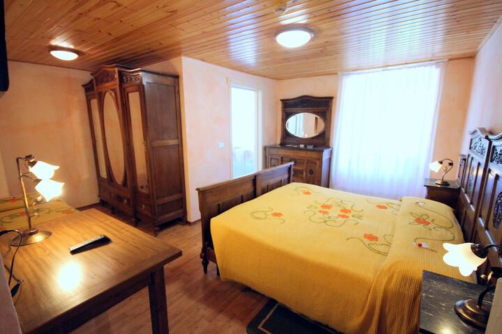 Room 5 of 56