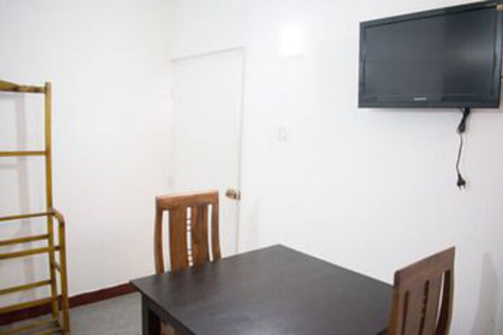 Room 27 of 32