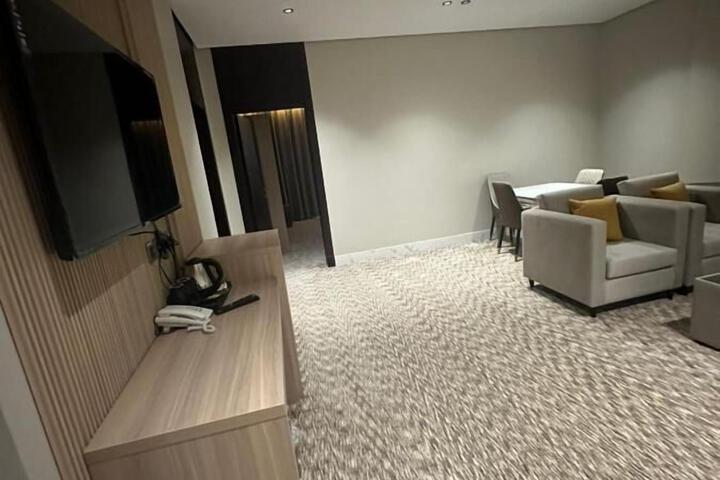 Room 7 of 14