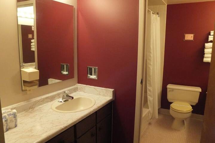 Room 7 of 16