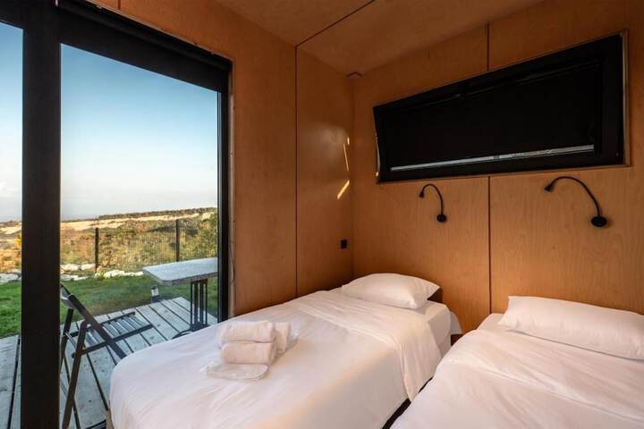 Room 8 of 34