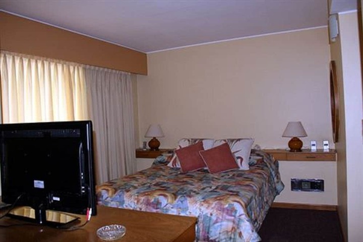 Room 13 of 33