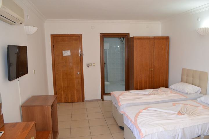 Room 13 of 39