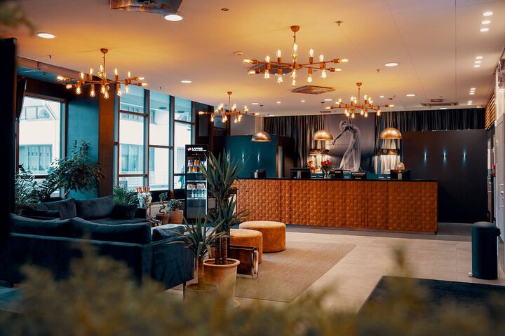 Entrance & Lobby