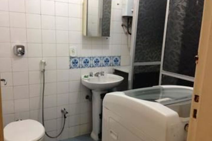 Room 6 of 13