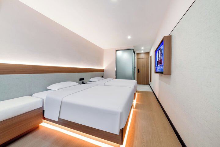 Room 15 of 30
