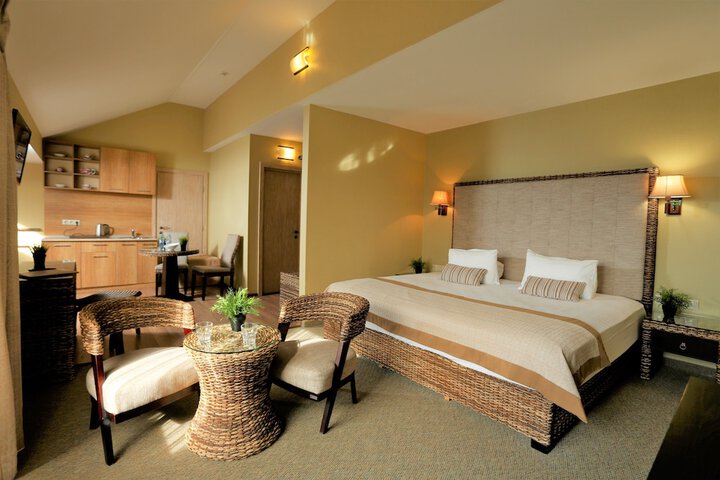Room 10 of 82