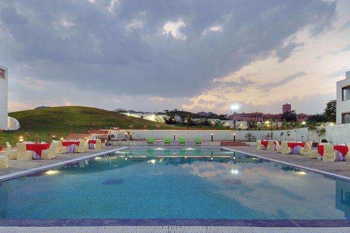 Hotel with Pool