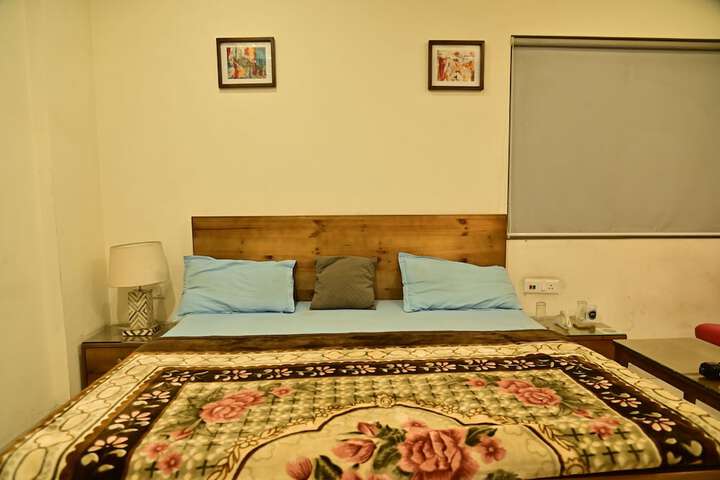 Room 2 of 6
