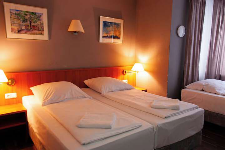 Room 15 of 145