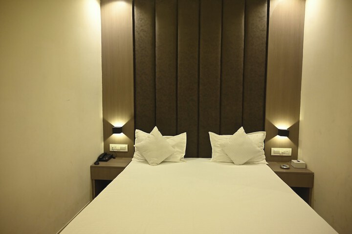 Room 27 of 38