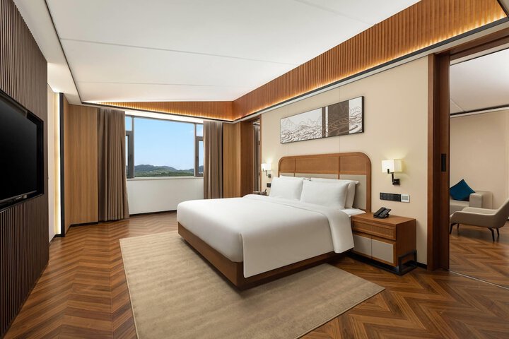 Room 6 of 19