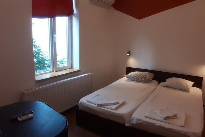 Room 53 of 86