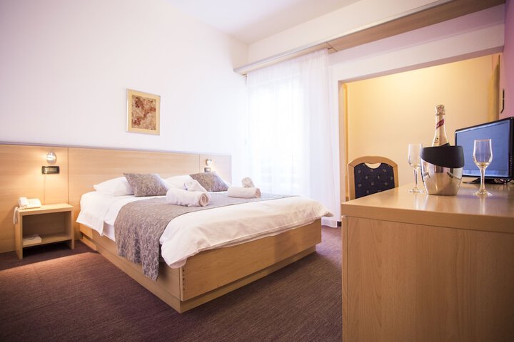Room 15 of 39