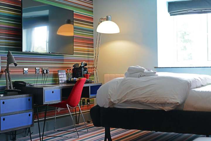 Room 6 of 53
