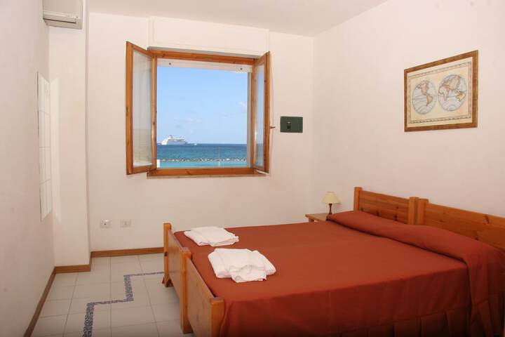 Room 7 of 34