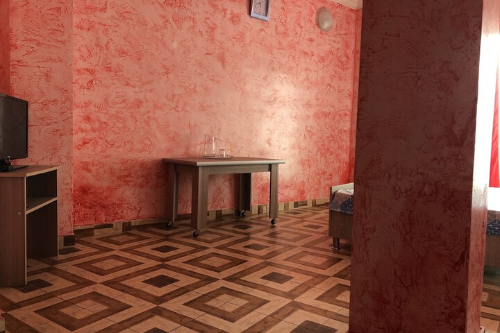 Room 11 of 32
