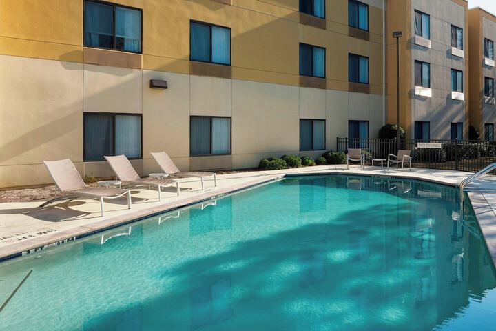 Hotel Pool
