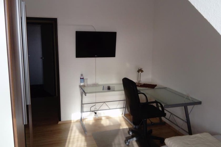 Room 2 of 2