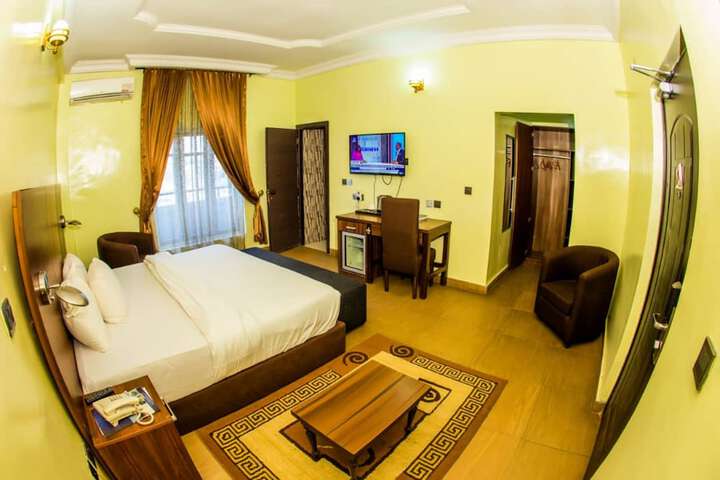 Room 12 of 38